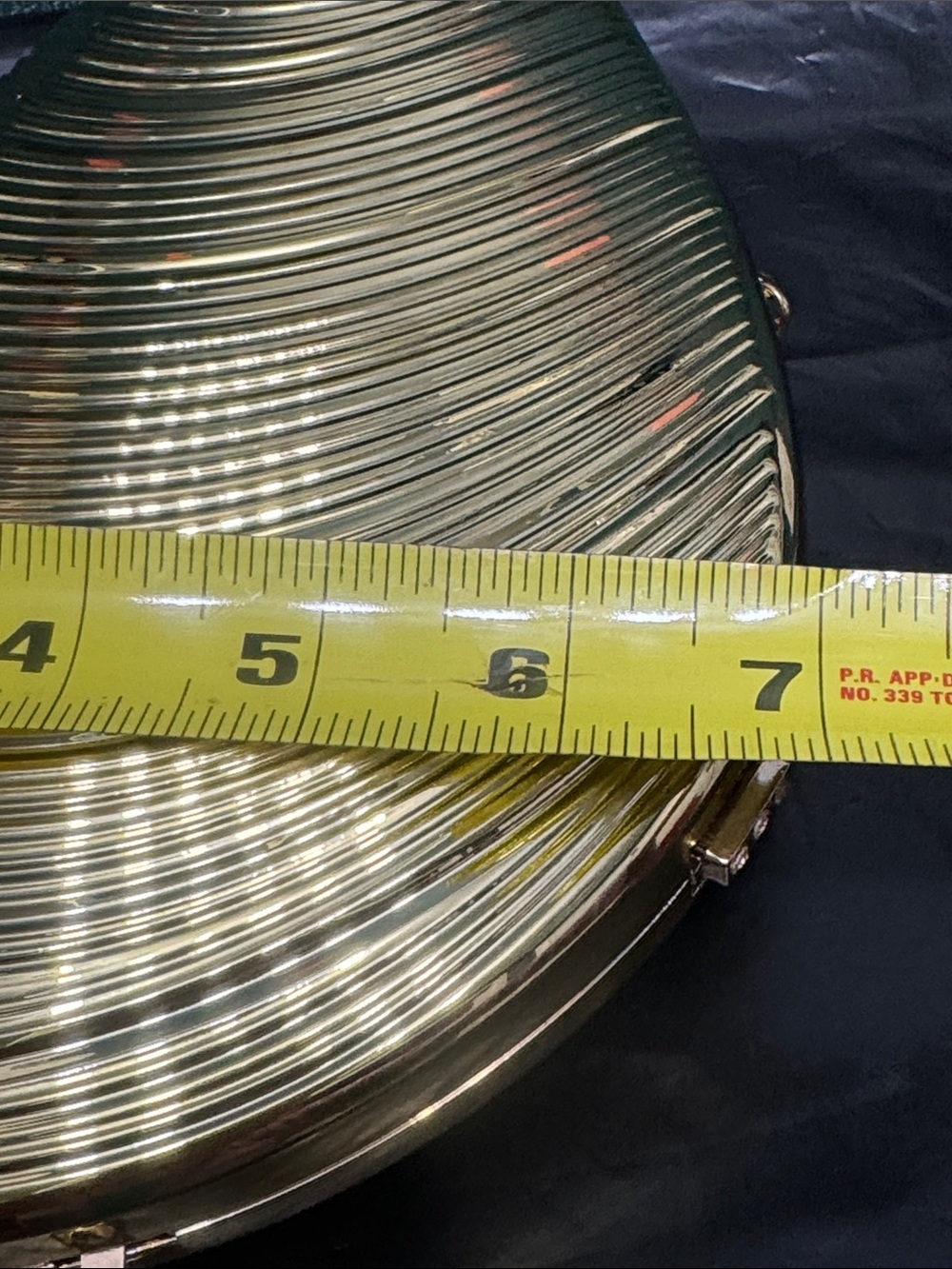 Metallic Gold Shell-Shaped Clutch with Chain Strap - Picture 9 of 9